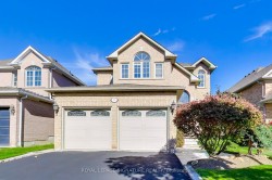 127 Mountcharles Crescent Vaughan, ON L6A 2J9