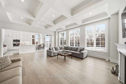 16 Gianvito Crescent, King, ON - Indoor Photo Showing Living Room