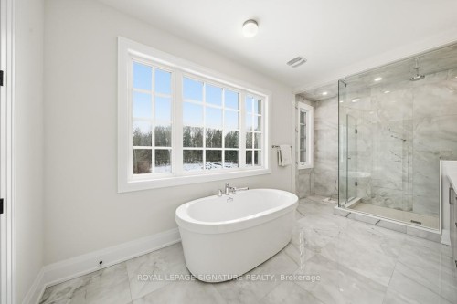 16 Gianvito Crescent, King, ON - Indoor Photo Showing Bathroom