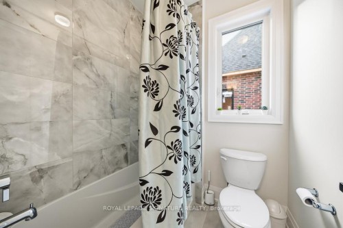 16 Gianvito Crescent, King, ON - Indoor Photo Showing Bathroom