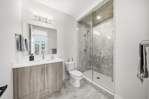 16 Gianvito Crescent, King, ON - Indoor Photo Showing Bathroom