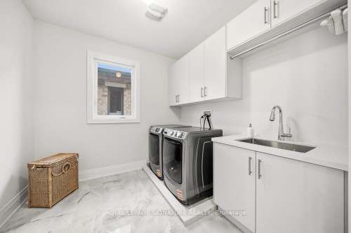 16 Gianvito Crescent, King, ON - Indoor Photo Showing Laundry Room