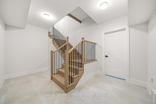 16 Gianvito Crescent, King, ON - Indoor Photo Showing Other Room