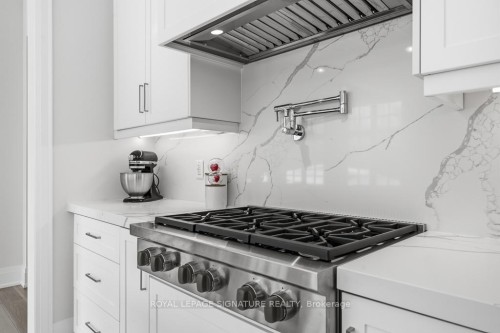 16 Gianvito Crescent, King, ON - Indoor Photo Showing Kitchen