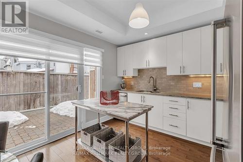 D - 124 Guigues Avenue, Ottawa, ON - Indoor Photo Showing Kitchen With Upgraded Kitchen