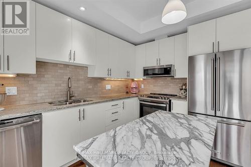 D - 124 Guigues Avenue, Ottawa, ON - Indoor Photo Showing Kitchen With Stainless Steel Kitchen With Double Sink With Upgraded Kitchen