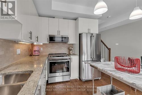 D - 124 Guigues Avenue, Ottawa, ON - Indoor Photo Showing Kitchen With Stainless Steel Kitchen With Double Sink With Upgraded Kitchen
