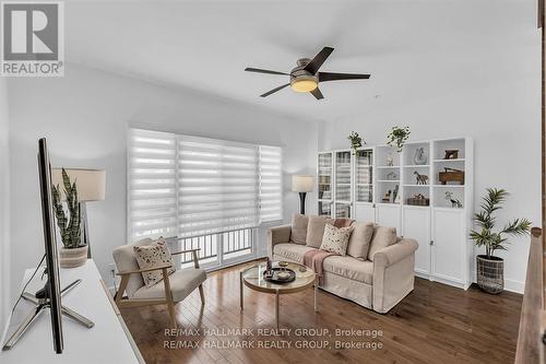 D - 124 Guigues Avenue, Ottawa, ON - Indoor Photo Showing Living Room