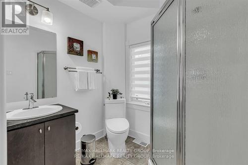 D - 124 Guigues Avenue, Ottawa, ON - Indoor Photo Showing Bathroom
