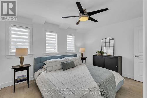 D - 124 Guigues Avenue, Ottawa, ON - Indoor Photo Showing Bedroom