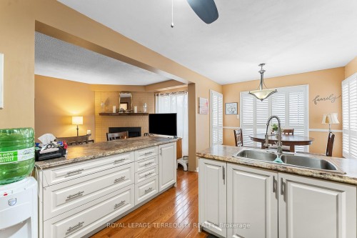 6164 Osprey Boulevard, Mississauga, ON - Indoor Photo Showing Kitchen With Double Sink