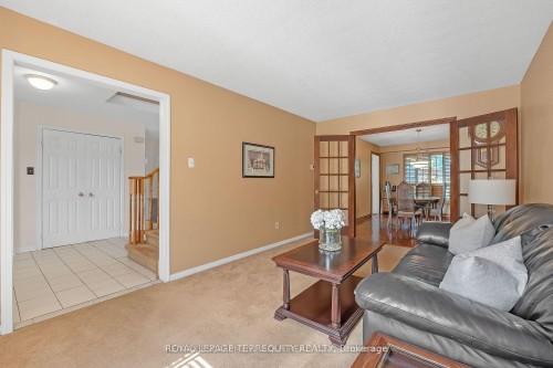 6164 Osprey Boulevard, Mississauga, ON - Indoor Photo Showing Living Room
