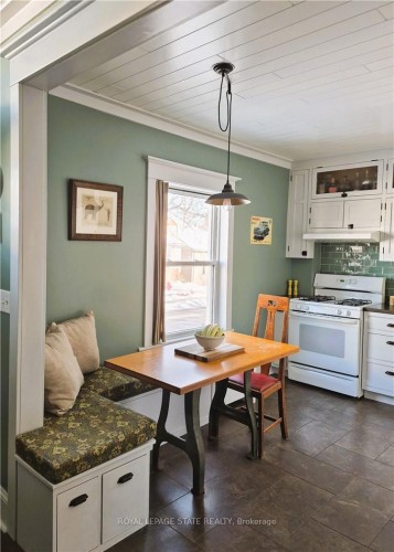 210 Charlton Avenue E, Hamilton, ON - Indoor