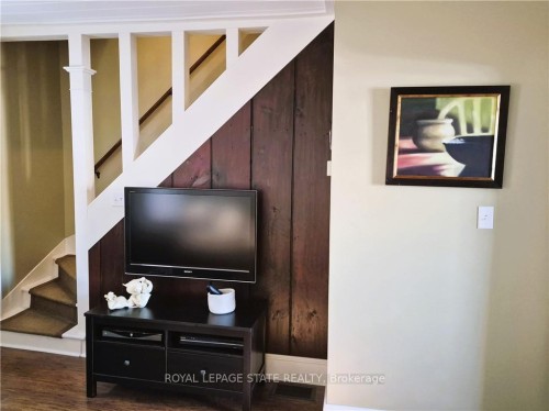 210 Charlton Avenue E, Hamilton, ON - Indoor Photo Showing Other Room