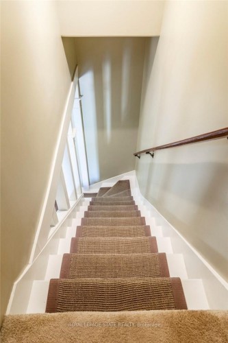 210 Charlton Avenue E, Hamilton, ON - Indoor Photo Showing Other Room