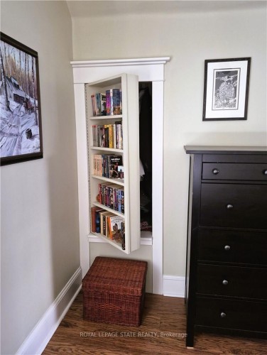 210 Charlton Avenue E, Hamilton, ON - Indoor Photo Showing Other Room