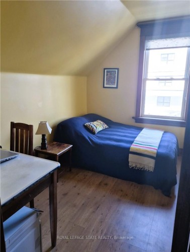 210 Charlton Avenue E, Hamilton, ON - Indoor Photo Showing Bedroom