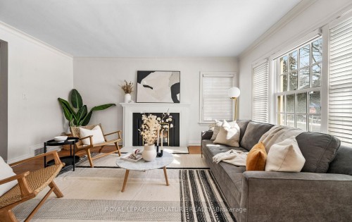 28 Eagle Road, Toronto, ON - Indoor Photo Showing Living Room