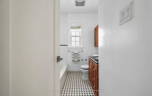 28 Eagle Road, Toronto, ON - Indoor