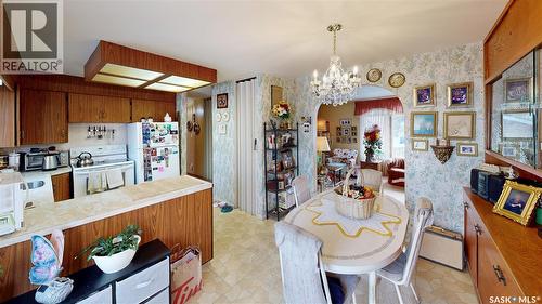 16 Bond Crescent, Regina, SK - Indoor Photo Showing Dining Room