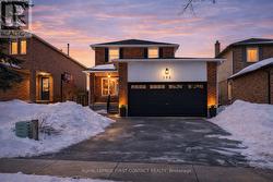 195 BILLINGS CRESCENT  Newmarket, ON L3Y 7Y5