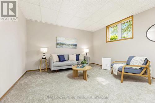 9412 Sideroad 17, Erin, ON - Indoor Photo Showing Living Room