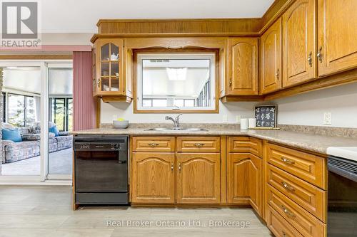 9412 Sideroad 17, Erin, ON - Indoor Photo Showing Kitchen With Double Sink