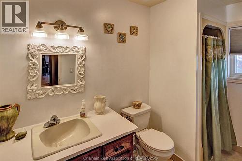 15 O'Neil Street, Chatham, ON - Indoor Photo Showing Bathroom