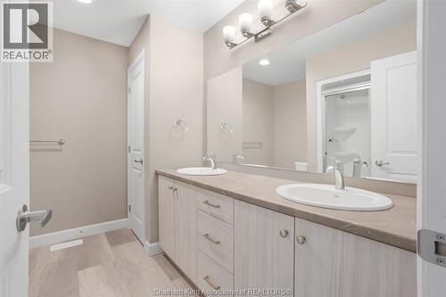 50 Llydican Avenue, Chatham, ON - Indoor Photo Showing Bathroom