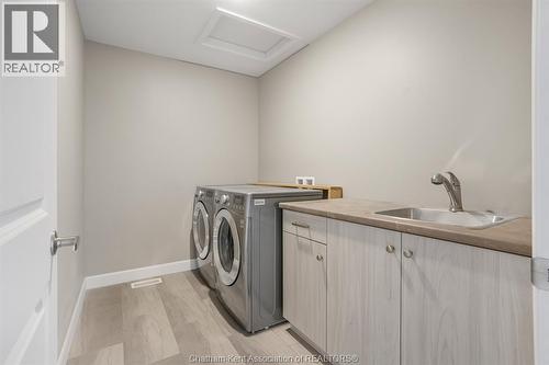 50 Llydican Avenue, Chatham, ON - Indoor Photo Showing Laundry Room
