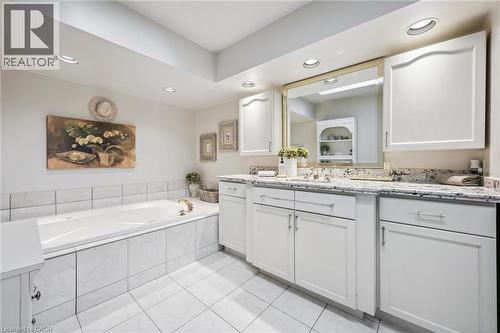 3012 First Street, Burlington, ON - Indoor Photo Showing Bathroom
