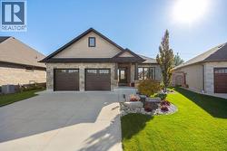 366 SAWGRASS PLACE  Sarnia, ON N7W 0B2