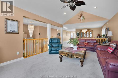 60 Parkview Court, Chatham, ON - Indoor Photo Showing Living Room