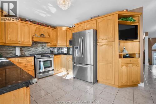 60 Parkview Court, Chatham, ON - Indoor Photo Showing Kitchen