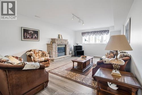 60 Parkview Court, Chatham, ON - Indoor Photo Showing Living Room With Fireplace