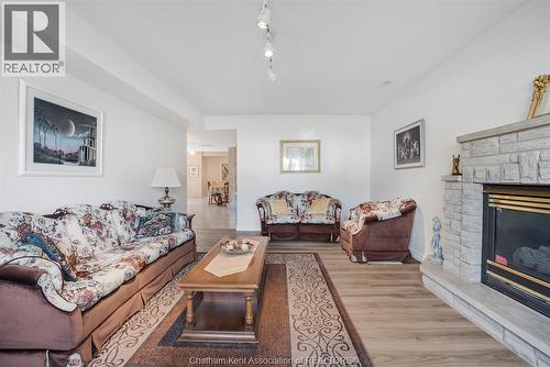 60 Parkview Court, Chatham, ON - Indoor Photo Showing Living Room With Fireplace