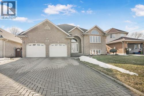 60 Parkview Court, Chatham, ON - Outdoor With Deck Patio Veranda With Facade
