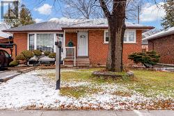 LOWER - 44 SHREWSBURY SQUARE  Toronto, ON M1T 1L2