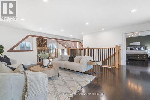 1659 Hamilton Road, London South (South U), ON - Indoor Photo Showing Living Room