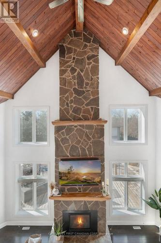 1659 Hamilton Road, London South (South U), ON - Indoor With Fireplace
