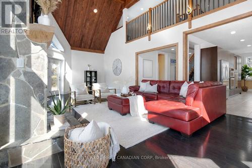 1659 Hamilton Road, London South (South U), ON - Indoor Photo Showing Living Room