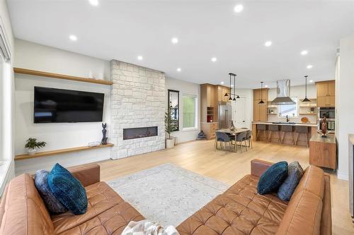345 Beaverbrook Street, Winnipeg, MB - Indoor Photo Showing Living Room With Fireplace