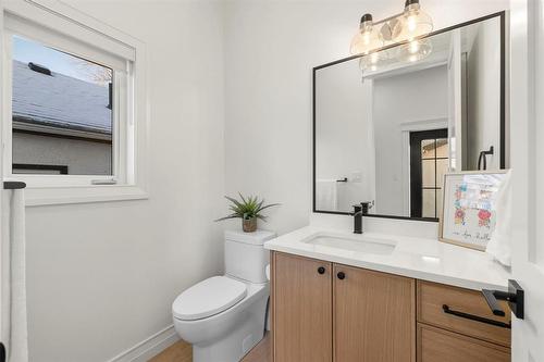 345 Beaverbrook Street, Winnipeg, MB - Indoor Photo Showing Bathroom