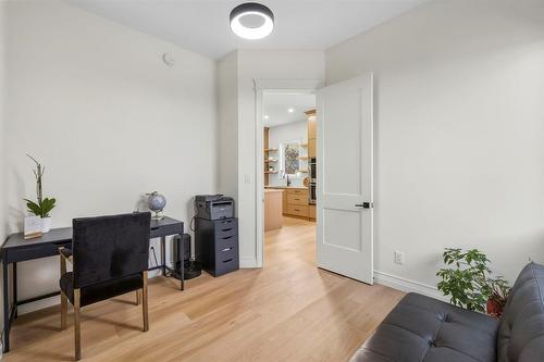 Main floor office - 345 Beaverbrook Street, Winnipeg, MB - Indoor