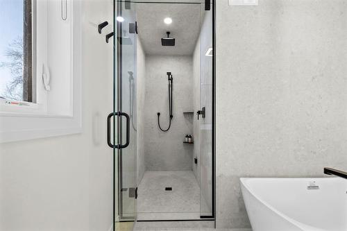Custom tiled steam shower - 345 Beaverbrook Street, Winnipeg, MB - Indoor Photo Showing Bathroom