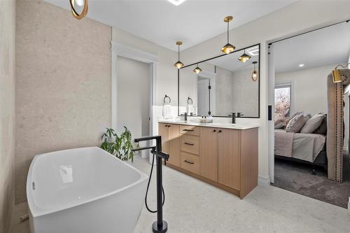 345 Beaverbrook Street, Winnipeg, MB - Indoor Photo Showing Bathroom