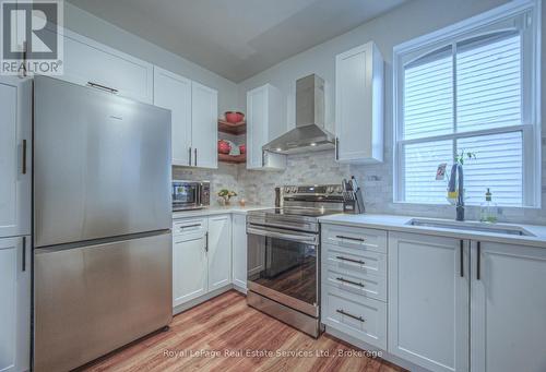 92 Adam Street, Cambridge, ON - Indoor Photo Showing Kitchen