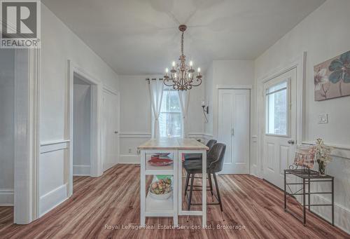 92 Adam Street, Cambridge, ON - Indoor Photo Showing Dining Room