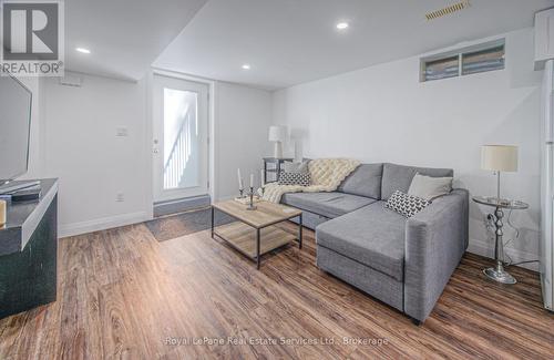92 Adam Street, Cambridge, ON - Indoor Photo Showing Living Room