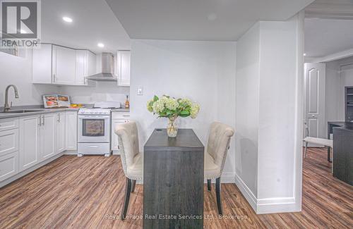92 Adam Street, Cambridge, ON - Indoor Photo Showing Dining Room